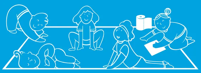 Moeder en kinderen doen dierenyoga op tapijt thuis