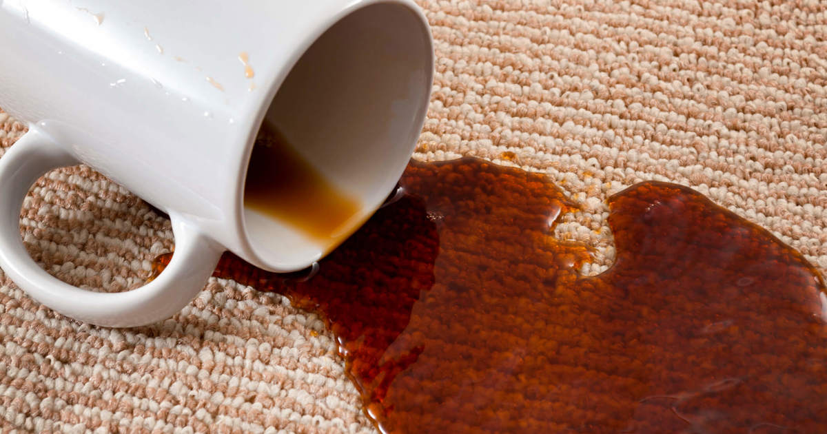 hoe krijg je koffie uit tapijt