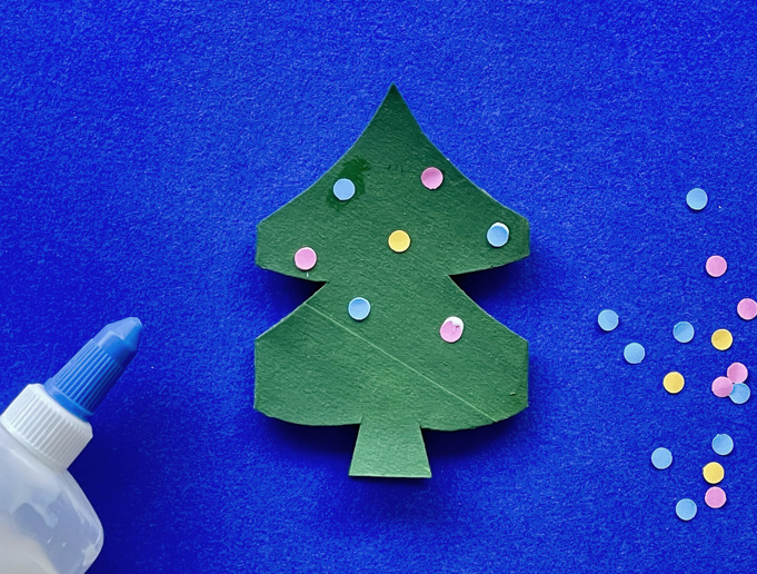 versier de kerstboom