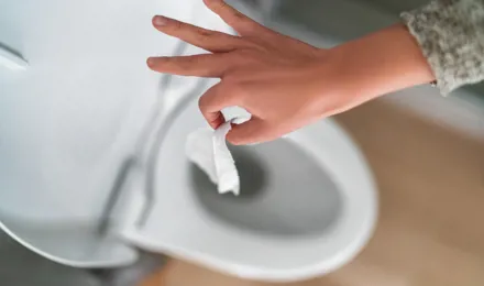 Mag je vochtig toiletpapier doorspoelen?