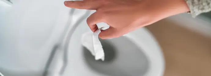 Mag je vochtig toiletpapier doorspoelen?