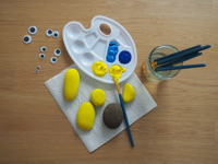 Minions stenen geel schilderen
