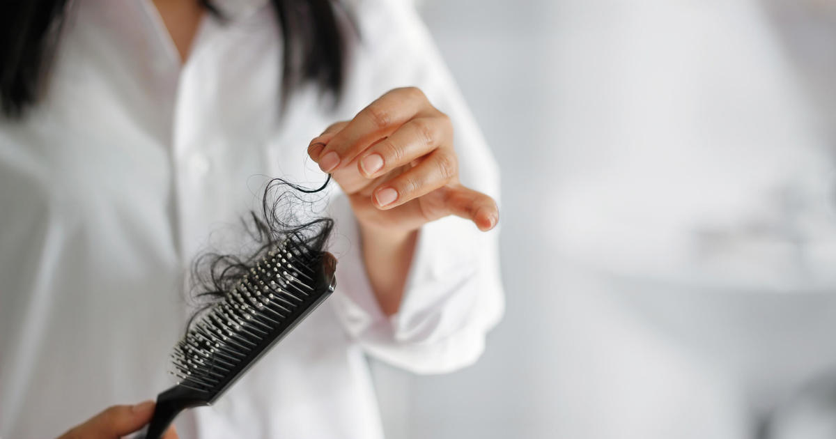 Elektronisch hangen Rekwisieten Haarborstel schoonmaken: haar en stof verwijderen - Edet