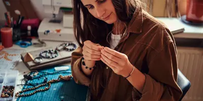 3 manieren om vriendschapsarmbandjes te knopen