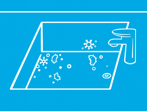 Op een blauwe achtergrond is een witte omtrek van handen te zien die bacteriën uit de binnenkant van een gootsteen reinigen.